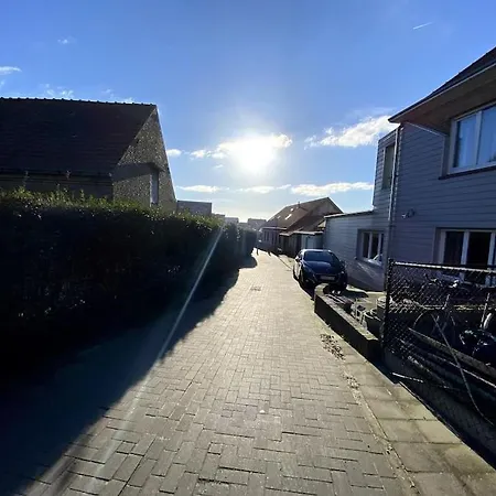 Gezellig Vakantieappartement + Terras Nabij De Zee