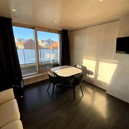 Gezellig Vakantieappartement + Terras Nabij De Zee *