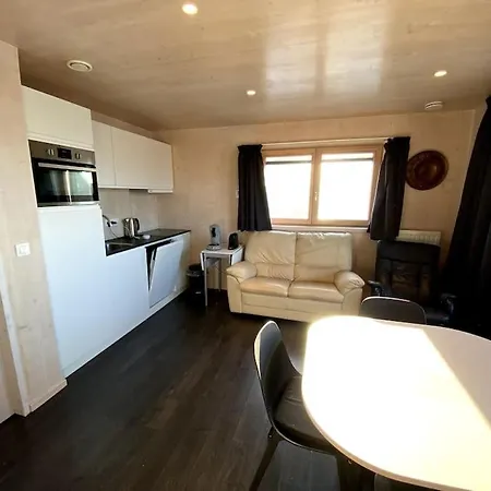 Gezellig Vakantieappartement + Terras Nabij De Zee Appartamento