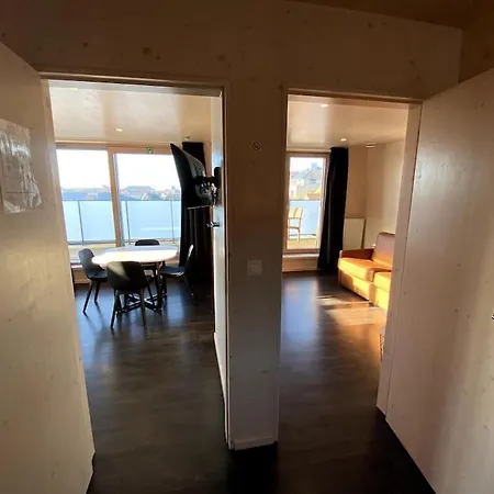 Gezellig Vakantieappartement + Terras Nabij De Zee Lejlighed