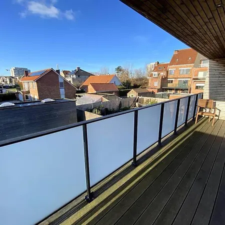 Gezellig Vakantieappartement + Terras Nabij De Zee
